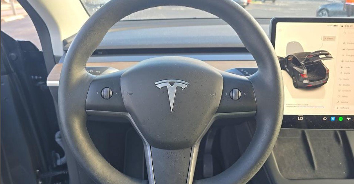 Used 2023 Tesla Model Y AWD image 3