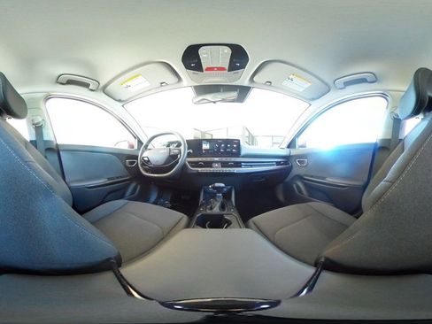 Used 2025 Kia K4 LXS FWD image 41