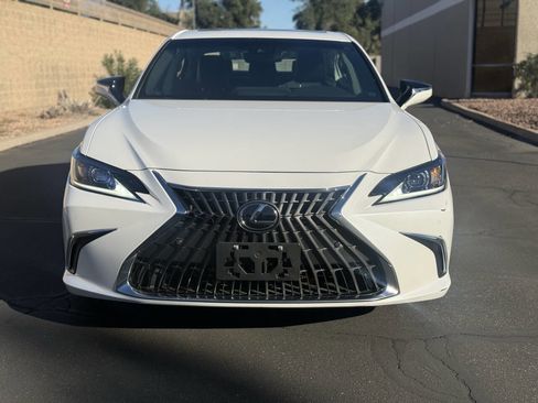 Used 2024 Lexus ES 300h w/ Premium Package image 3
