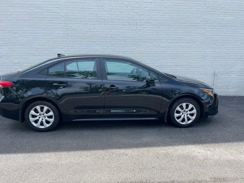 Used 2025 Toyota Corolla LE FWD image 2