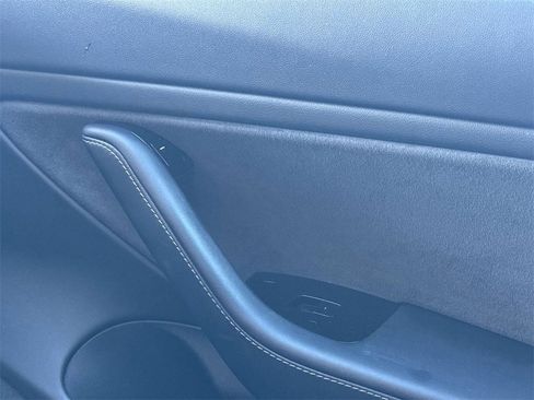 Used 2018 Tesla Model 3 Long Range image 32