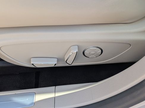 Used 2019 Lincoln MKZ Reserve FWD image 20