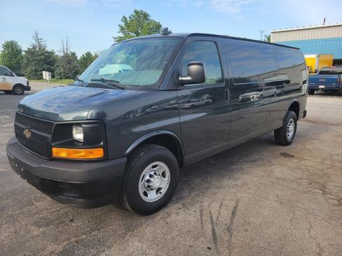 Used 2017 Chevrolet Express 3500 Extended RWD image 3