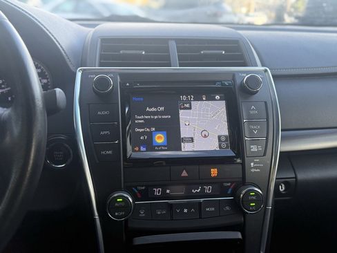 Used 2015 Toyota Camry XLE image 29