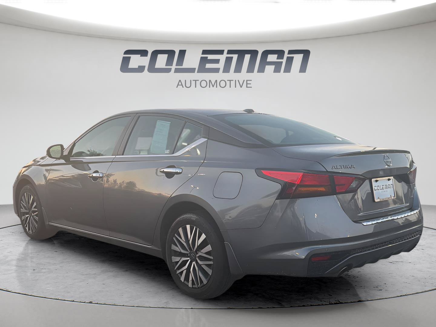 Used 2023 Nissan Altima 2.5 SV w/ SV Premium Package AWD/4WD image 3