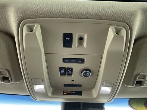 Used 2016 GMC Yukon XL SLT w/ Open Road Package AWD/4WD image 25