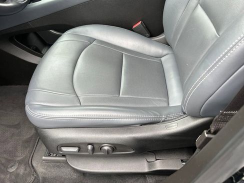 Used 2023 Buick Enclave Essence AWD/4WD image 20
