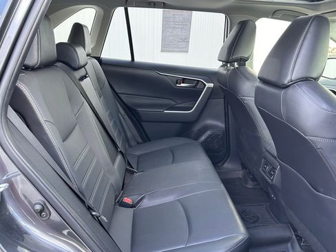 Used 2022 Toyota RAV4 XLE Premium AWD/4WD image 18