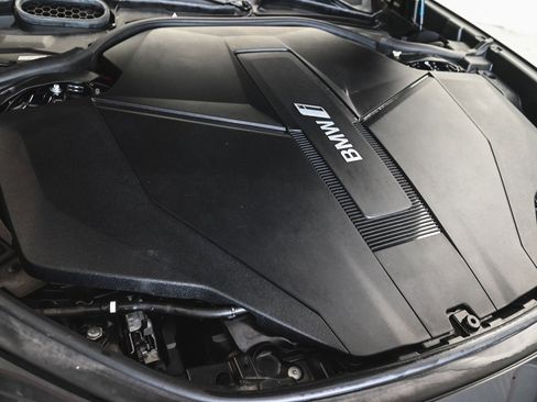 Used 2023 BMW i7 xDrive60 w/ Executive Package 2 image 44