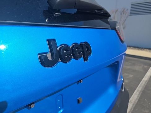 Used 2023 Jeep Cherokee Altitude Lux w/ Lux Elite Package image 12