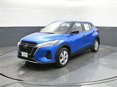 New 2025 Nissan Kicks Play S