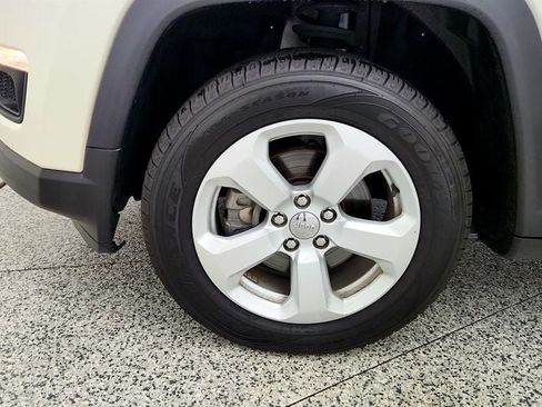 Used 2020 Jeep Compass Latitude w/ Popular Equipment Group AWD/4WD image 9