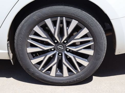 Used 2025 Nissan Altima 2.5 SV FWD image 26