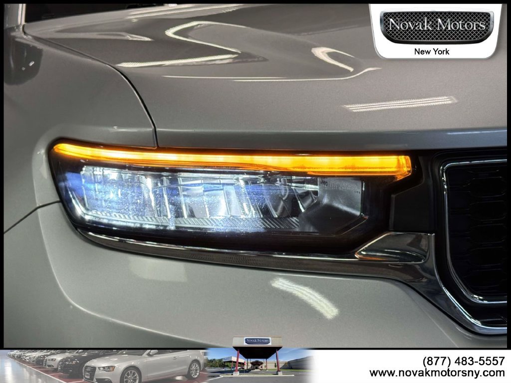 Used 2024 Jeep Grand Cherokee Laredo X AWD/4WD image 10