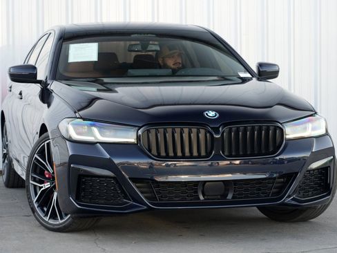 Used 2022 BMW 530e w/ Premium Package image 2