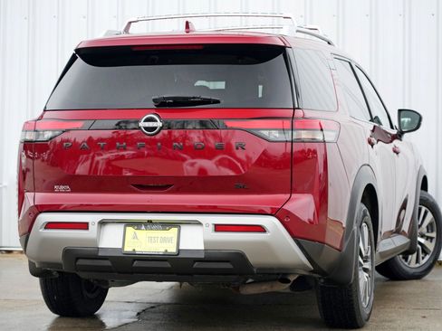 Used 2022 Nissan Pathfinder SL w/ Lighting Package (N92) image 4