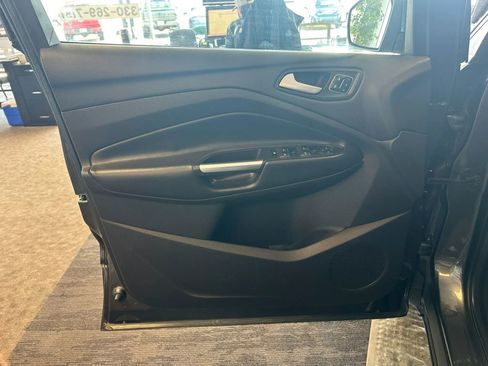 Used 2017 Ford Escape Titanium image 37