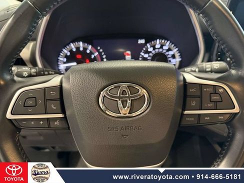 Used 2023 Toyota Highlander XLE AWD/4WD image 19