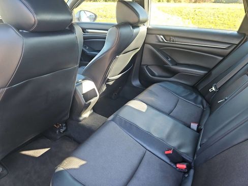 Used 2018 Honda Accord Sport image 13