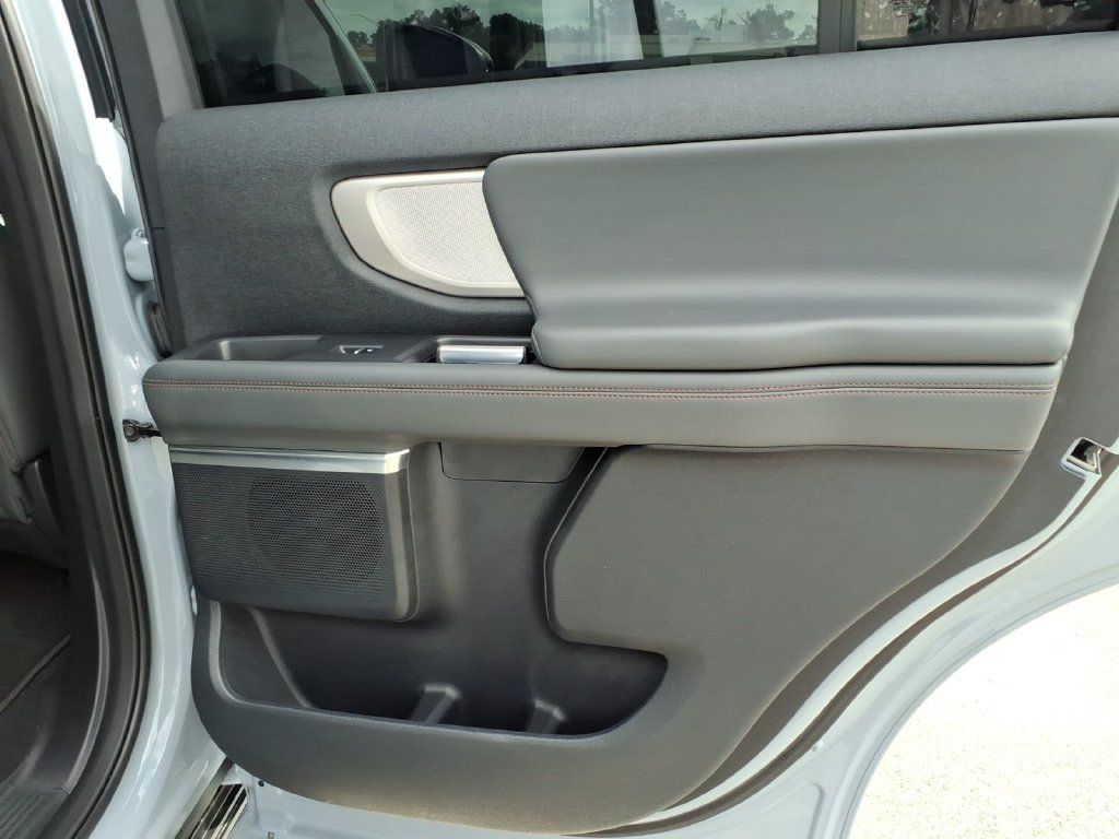 Used 2025 Ford Expedition Active RWD image 15