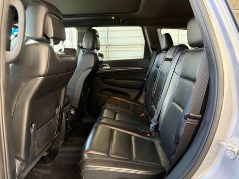 Used 2019 Jeep Grand Cherokee Limited w/ Luxury Group II AWD/4WD image 19