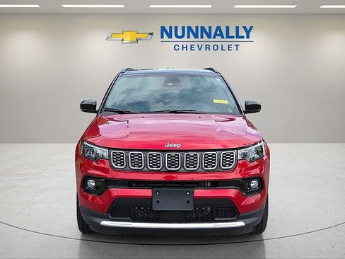 Used 2025 Jeep Compass Limited AWD/4WD image 8