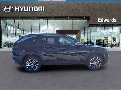 New 2025 Hyundai Tucson Limited image 8
