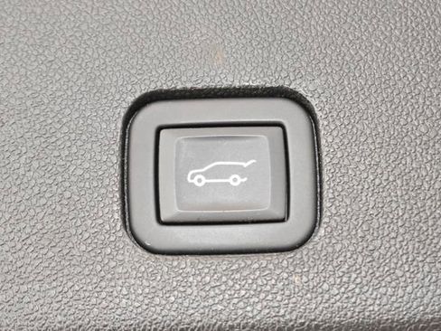 Used 2024 Cadillac XT6 Sport w/ Technology Package AWD/4WD image 17