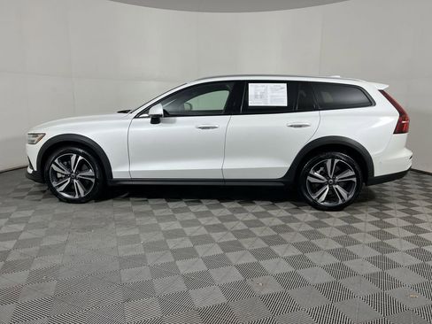 Certified 2025 Volvo V60 B5 Cross Country Plus image 7