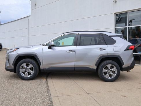 Used 2022 Toyota RAV4 XLE w/ Convenience Package AWD/4WD image 2