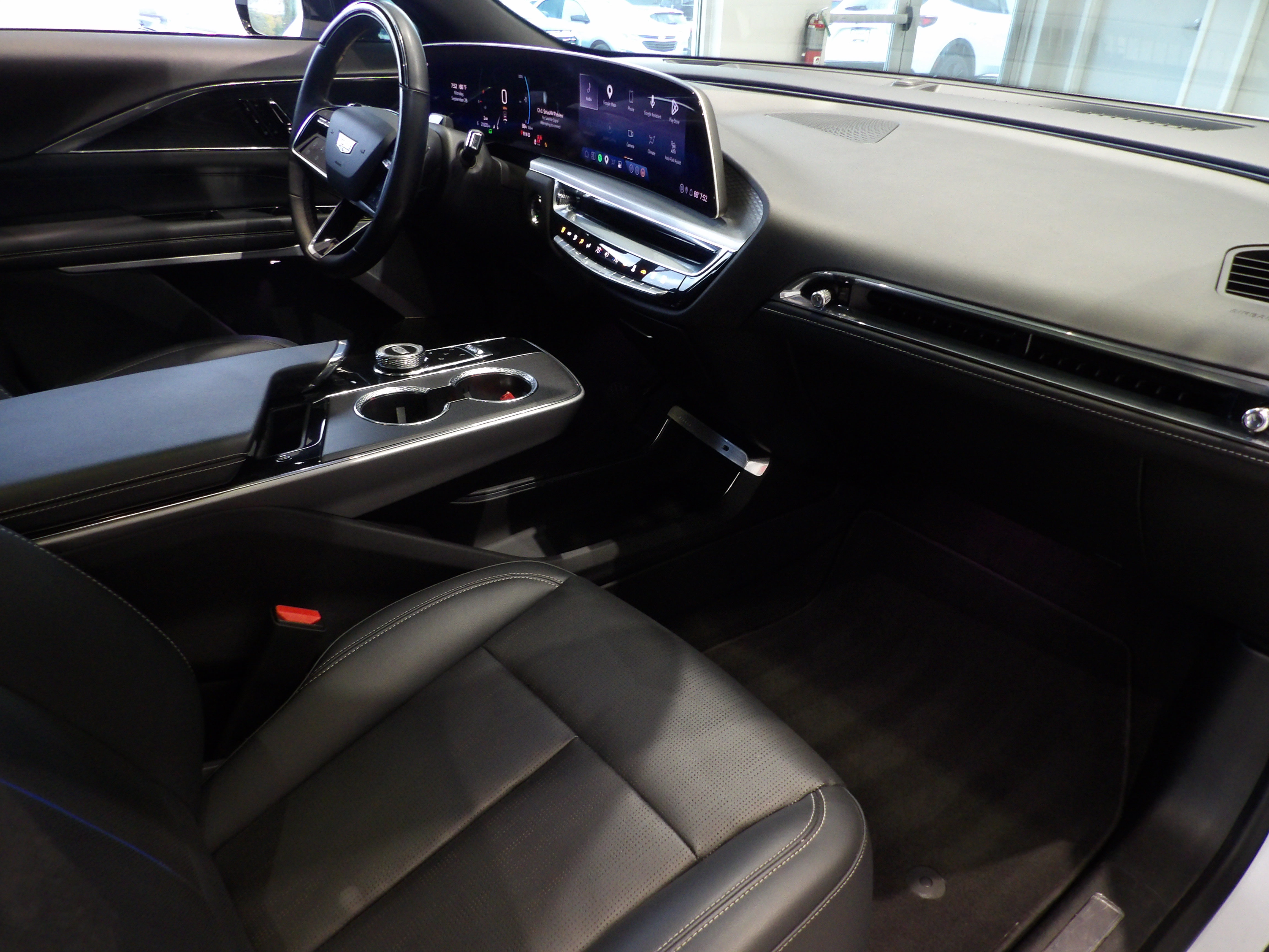 Used 2024 Cadillac Lyriq Luxury AWD/4WD image 26