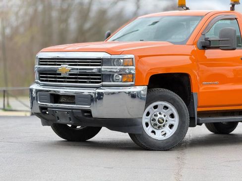 Used 2015 Chevrolet Silverado 2500 W/T RWD image 2