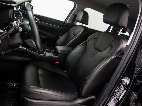 Used 2023 Kia Sorento S FWD image 6