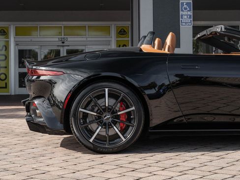Used 2021 Aston Martin V8 Vantage Roadster image 29