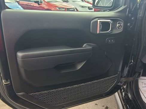 Used 2024 Jeep Gladiator Sport AWD/4WD image 11