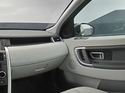 Used 2017 Land Rover Discovery Sport SE AWD/4WD image 19