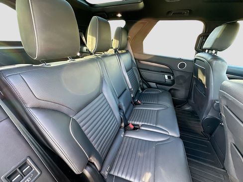 Used 2019 Land Rover Discovery HSE image 30
