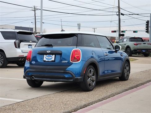 Used 2022 MINI Cooper 2-Door Hardtop image 3