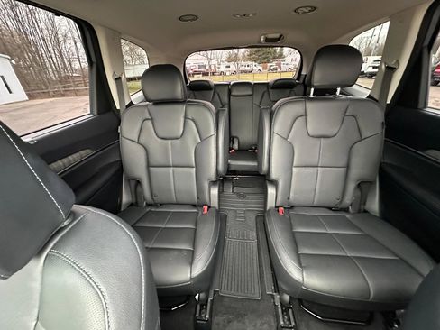 Used 2025 Kia Telluride EX w/ EX Captain's Chair Package image 22