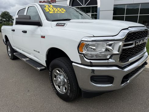 Used 2022 RAM 2500 Tradesman w/ Chrome Appearance Group AWD/4WD image 4