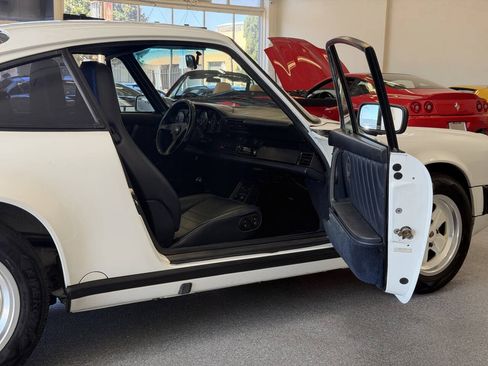 Used 1988 Porsche 911 Carrera RWD image 22