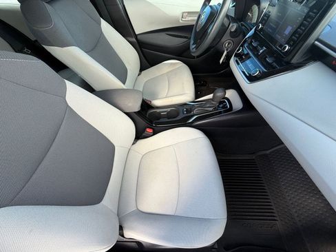Certified 2022 Toyota Corolla L image 34
