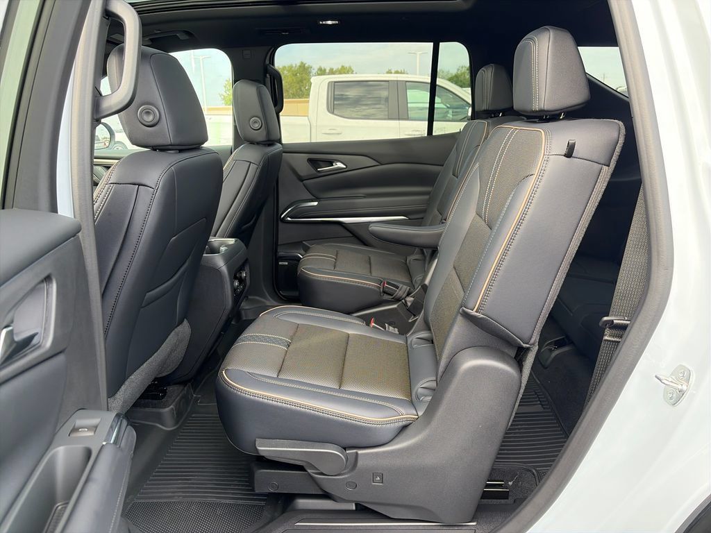 New 2026 Chevrolet Traverse High Country w/ LPO, Floor Liner Package AWD/4WD image 27