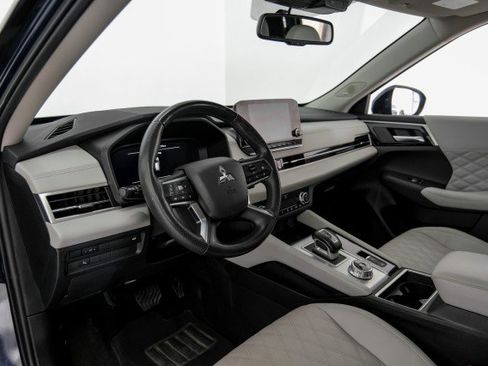 Used 2023 Mitsubishi Outlander SEL Black Edition image 13