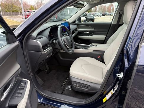 Used 2024 Toyota Grand Highlander XLE image 13