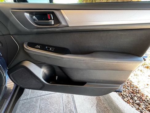 Used 2017 Subaru Outback 2.5i AWD/4WD image 21