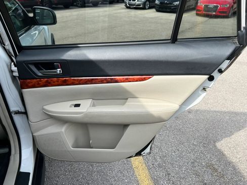Used 2010 Subaru Outback 2.5i Limited AWD/4WD image 23
