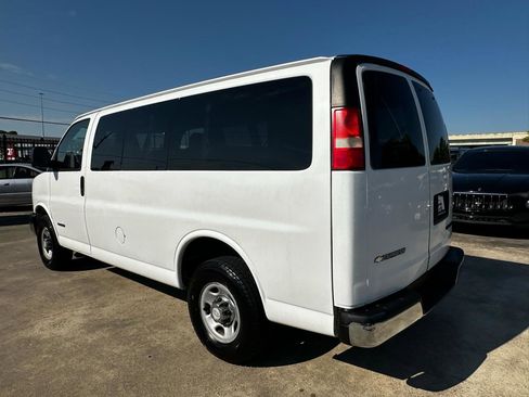 Used 2006 Chevrolet Express 3500 Passenger w/ LT Preferred Equipment Group RWD image 3