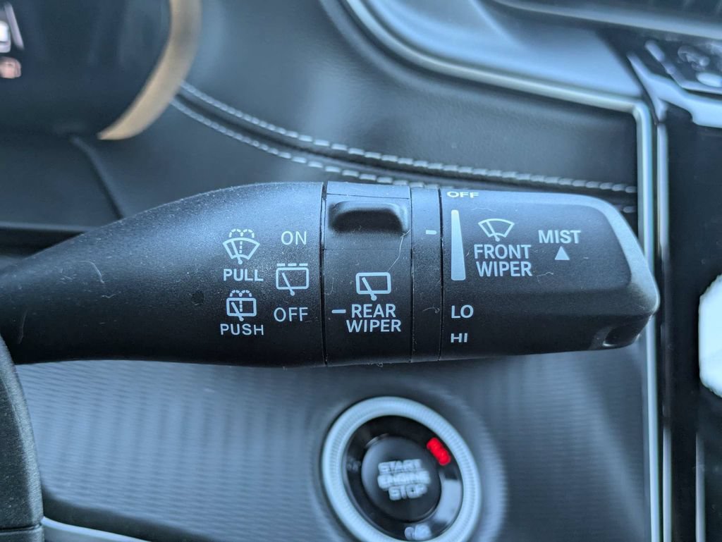 Used 2025 Jeep Grand Cherokee Altitude RWD image 28