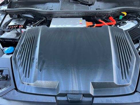 Used 2020 Audi e-tron Premium Plus image 46